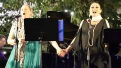 Simona Todaro Pavarotti y Montserrat Mart�, en una actuaci�n anterior en Cerdedo-Cotobade 
