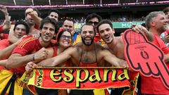 Imagen de aficionados espaoles en las gradas durante el partido entre Espaa y Francia.