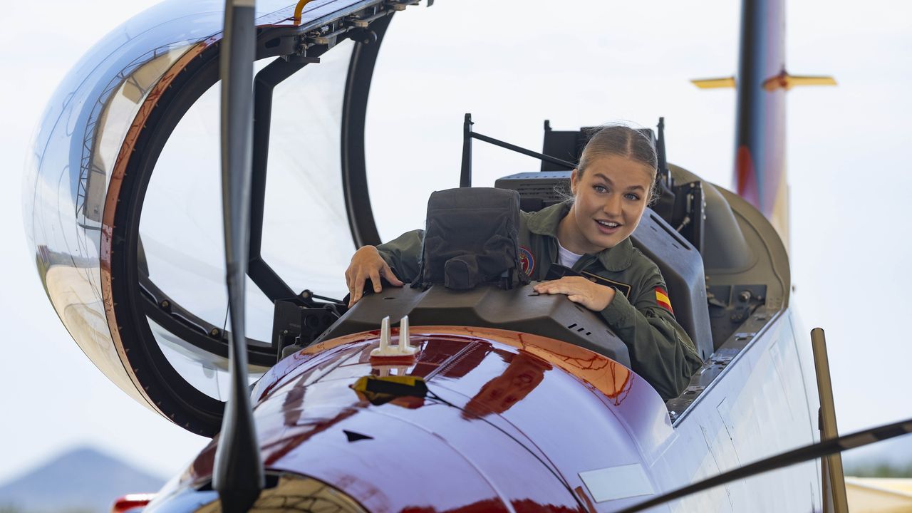 La princesa Leonor ingresa en la Academia del Aire y tiene su primer contacto con el Pilatus
