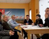 Rafael Cu��a y Marlene P�rez, ayer en el Parlamento Europeo.                    La plataforma se reuni� con representantes del PSOE en Lal�n.