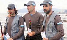 Anxo Ferreiro y David Mor�n con el experto pescador Jos� Mar�a Vilar que los acompa�a en la aventura.