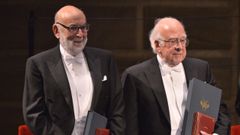 Englert, a la izquierda, y Higgs recibieron el Premio Nobel de F�sica en el 2013