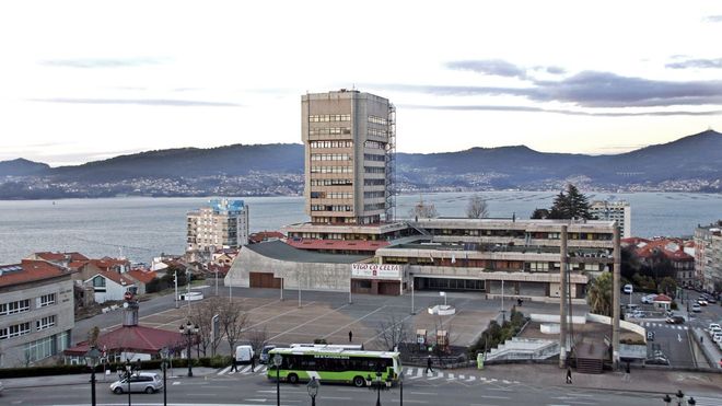 Imagen de archivo del Ayuntamiento de Vigo, donde también habrá inversiones para mejorar el edificio y la plaza