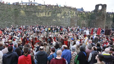 El desfile de las tropas romanas y castrexas es uno de los eventos ms multitudinarios del Arde Lucus