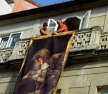 �Saturno devorando a sus hijos�, en una fachada.