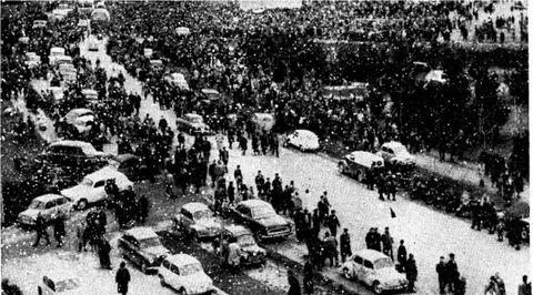 Febrero de 1963. As estaban los alrededores del campo del Relmpago con motivo de un encuentro de solteras contra casadas. El partido acabara siendo suspendido.