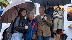 El presidente Alfonso Rueda, en un encuentro con vecinos de Bande.