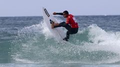 Un surfista en�una edici�n anterior del Pant�n Classic.