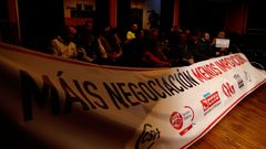 Representantes de la junta de personal del Concello hicieron acto de presencia en el pleno de este martes