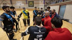 Ram�n Canalda dando instrucciones a sus jugadores en el �ltimo partido del Lubi�ns en casa