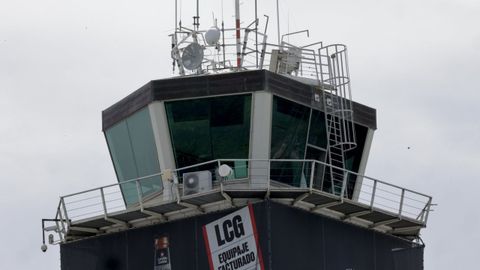 Imagen de archivo de la torre de control del aeropuerto de Alvedro