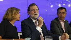 Rajoy promete �tranquilidad� y �firmeza� ante la �estafa� del referendo