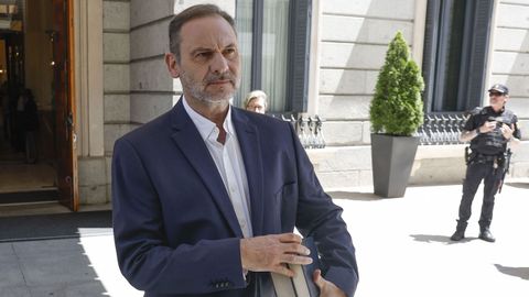 Jos Luis balos a su salida del pleno del Congreso.