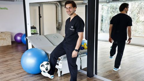 Fran L&oacute;pez, que marc&oacute; en el triunfo del Gran Pe&ntilde;a ante el Estradense, en su cl&iacute;nica.