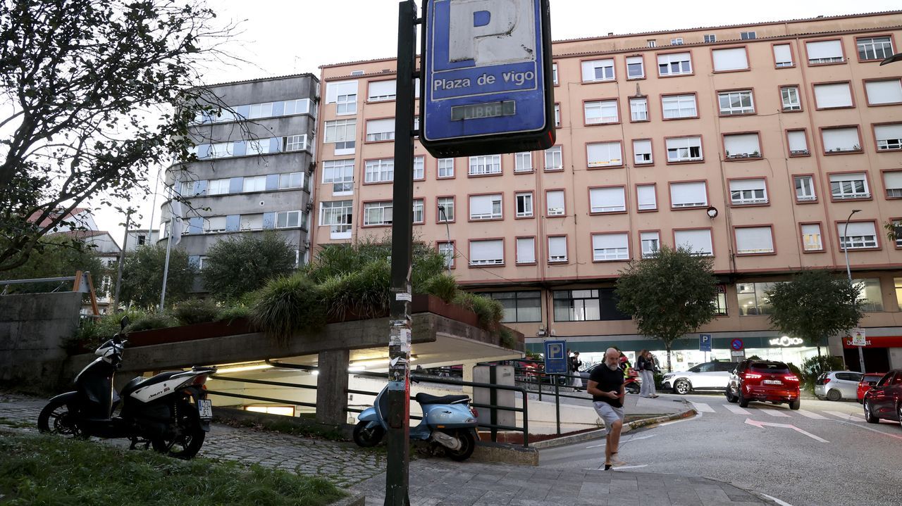 El Ayuntamiento de Santiago ordena la continuidad en la gestión del párking de la plaza de Vigo