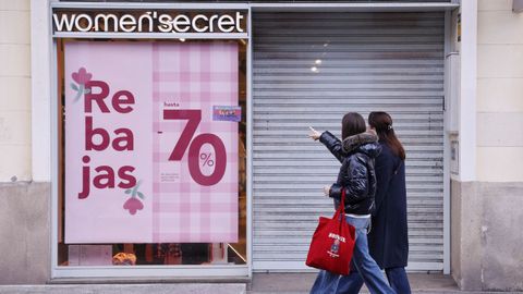 El Women's secret de la plaza de Lugo, cerrado por la huelga del sector textil en el primer d�a de rebajas