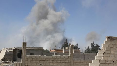 Humo sobre la ciudad siria de Duma