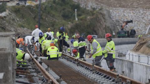 El empalme con el eje atl�ntico, a la altura del pol�gono de V�o, es una infraestructura clave para la conexi�n ferroviaria de Langosteira