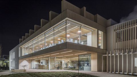 Remodelaci�n, ampliaci�n y adecuaci�n realizadas en las oficinas de los servicios centrales de la maderera Finsa