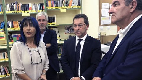 La directora de la Escuela Oficial de Idiomas de Avil�s, Clara S�nchez; el director general de Planificaci�n Ling��stica y Normalizaci�n, Fernando Padilla; el consejero de Educaci�n y Cultura, Genaro Alonso, y el director general de Ense�anzas Profesionales y Aprendizaje Permanente, Manuel Capell�n..La directora de la Escuela Oficial de Idiomas de Avil�s, Clara S�nchez; el director general de Planificaci�n Ling��stica y Normalizaci�n, Fernando Padilla; el consejero de Educaci�n y Cultura, Genaro Alonso, y el director general de Ense�anzas Profesionales y Aprendizaje Permanente, Manuel Capell�n.