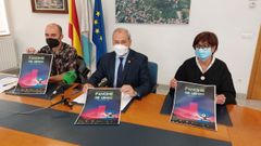 Iv�n Pati�o, Jos� Tom� y Gloria Prada muestran el cartel anunciador del octavo festival cinematogr�fico Fancine de Lemos