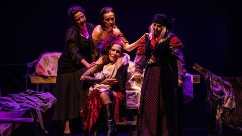 Un momento da representación da obra «Guerra», da compañía Teatro do Noroeste