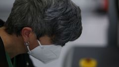 Chuac. Sanitario con mascarillas en la zona de pruebas covid