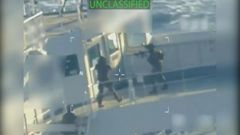 Captura de un vdeo publicado por la fiscala general Pamela Bondi en la red social X con la operacin para incautar el petrolero incautado.