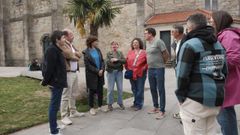 Carme da Silva y Manuel Fari�a, con integrantes de la plataforma de la variante oeste de Caldas