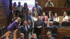 El presidente del Principado, Adrin Barbn (c), y diputados del PSOE y de IU en una imagen de archivo
