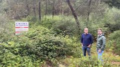 Rafa Domnguez difundi este fin de semana una foto con su compaero Pablo Fernndez en los terrenos en los que el Concello quiere construir la planta de compostaje