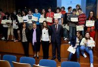 Foto de familia de los ganadores gallegos en las tres categor�as de edades de Consum�polis.