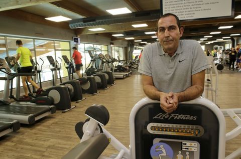 Miguel ngel Snchez est al frente del centro deportivo de Acea de Ama. 