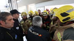 Im�genes de la concentraci�n de bomberos en el edificio de la Xunta en Lugo