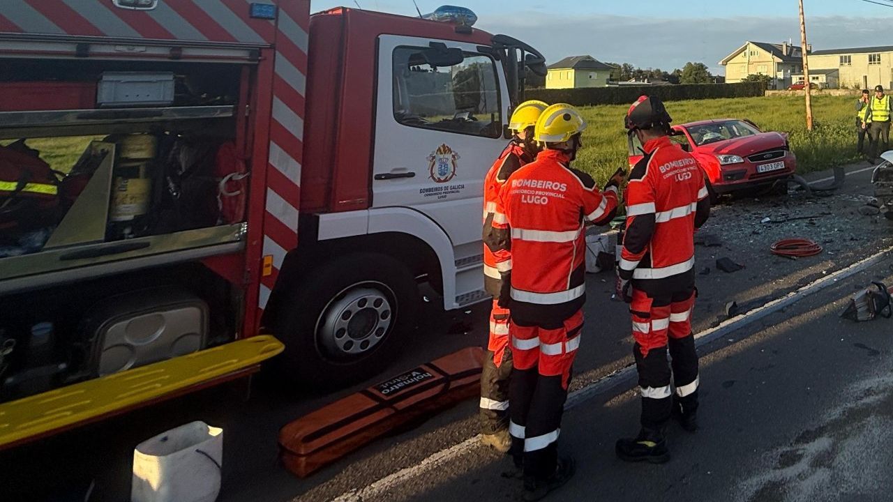 Un conductor fallecido en Trabada al caer el coche por un desnivel de unos 10-20 metros este domingo