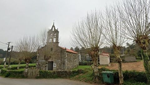 Iglesia y cementerio de la parroquia de Goins, en Carballo