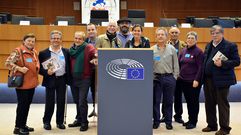 Los retornados llevan sus protestas a Bruselas