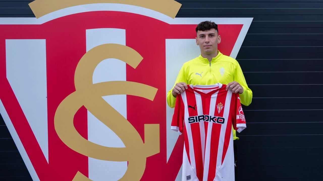Photo: lavozdeasturias.es Enol Prendes scores first goal for Sporting de Gijón
