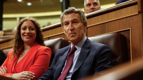 El presidente del Partido Popular, Alberto Núñez Feijoo, y la portavoz del PP en el Congreso, Ester Muñoz.
