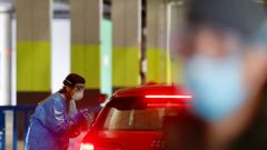  El hospital militar instalado en el aparcamiento subterr�neo del Hospital Universitario Central de Asturias (HUCA) ha comenzado a recoger las primeras muestras a los profesionales sanitarios 