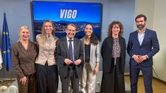 En la presentacin de la feria de arte de Vigo Varco 25 estuvieron presentes Eva Tarro, la comisaria; Mara Torres, comisaria; Isabel Alonso, escultora viguesa; y Diana Cordero, artista, adems del alcalde y el concejal de Cultura, Caballero y Gorka Gmez. 