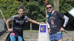 Susana Mart�nez y Juanma Mata, padres de dos j�venes con distrofia muscular de Duchenne, en un alto del Camino, en San L�zaro.
