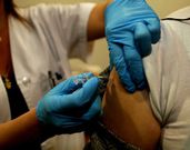 La vacunaci�n es la mejor arma para evitar la gripe.