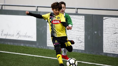 Fútbol para las vacaciones.El Torneo Nadal celebró su versión de prebenjamines en Os Remedios