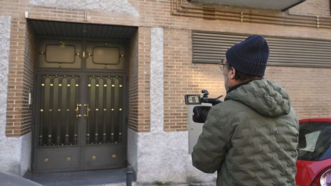 Portal de la vivienda donde se produjo un nuevo asesinato machista, en el madrileo barrio de Usera