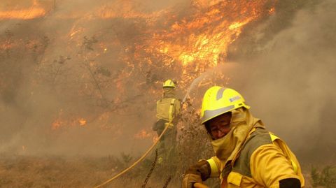 El fuego avanz con mucha fuerza desde que al medioda empezaron a subir las temperaturas