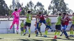 Un instante del duelo entre el Berganti&ntilde;os y el Amorebieta en As Eiroas el pasado domingo.