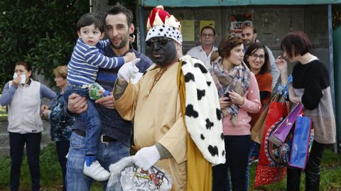 Los Reyes Magos recorren Entrecruces. Salida del lugar de Vilela
