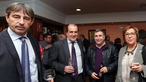 Augusto Pérez y Manuel Ruiz, en el centro