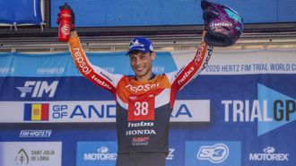 El piloto de O Rosal Gabriel Marcelli, en el podio del Gran Premio de Andorra del Mundial.